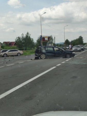 На Закарпатті трапилась ДТП: зіткнулися два автомобіля (фото)