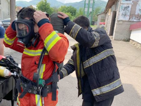 Хустські пожежники тренуються працювати в непридатному для дихання середовищі