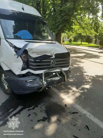 Потрійну ДТП в Ужгороді, спричинив водій через недотримання дистанції