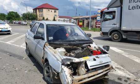 У Мукачеві трапилась ДТП: зіштовхнулися ВАЗ та Шкода (фото)