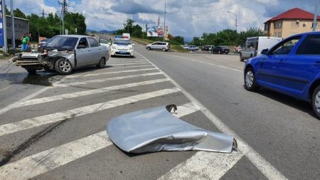 У Мукачеві трапилась ДТП: зіштовхнулися ВАЗ та Шкода (фото)