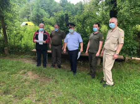 Виноградівські та хустські рятувальники спільно з лісниками попереджали пожежі в екосистемах