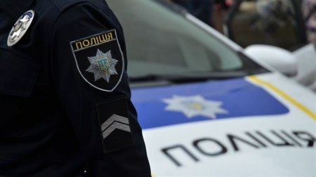 Мукачівська поліція розслідує обставини пошкодження автомобілів місцевої служби таксі