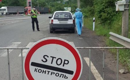 Медики проводять температурний скринінг водіїв та пасажирів на блок-пості “Нижні Ворота” (фото)