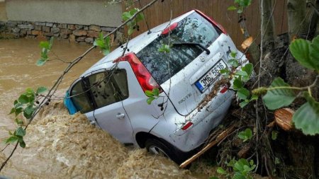 Через сильні дощі в Чехії одна людина загинула, ще одна зникла безвісти