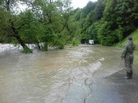 В наслідок підйому рівня води в річці Тиса перекритий рух транспорту автодорогою Н-09 на декількох ділянках(відео)