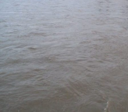 В Ужгороді в каналі втопився чоловік - тіло й досі шукають 