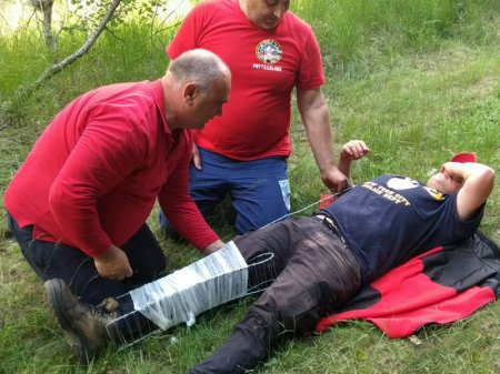 Іршавські гірські рятувальники обстежували маршрут і тренувалися допомагати туристам при отриманні травм