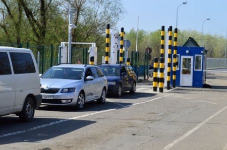 На Закарпатті за ніч понад 600 автомобілів перетнули щойно відкриті пункти пропуску з Угорщиною