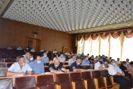 Звіт керівників та опорні школи - депутати Тячівської райради провели сесію (фото)