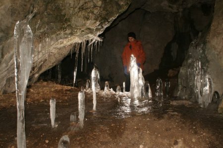 Найбільша печера Українських Карпат – "Дружба"знаходиться в селі Мала Уголька (фото) Найбільша печера Українських Карпат – "Дружба"знаходиться в селі Мала Уголька (фото)