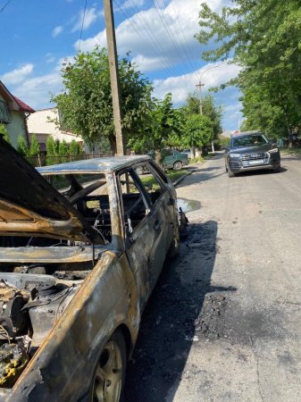 В Ужгороді під час руху загорівся автомобіль марки ВАЗ (фото, відео)