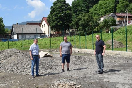 На Рахівщині розпочали будівництво нових спортивних майданчиків