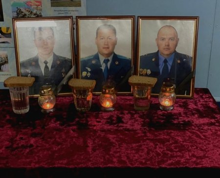 Прикордонники вшанували пам'ять екіпажа літака, який зазнав катастрофи в горах на Закарпатті