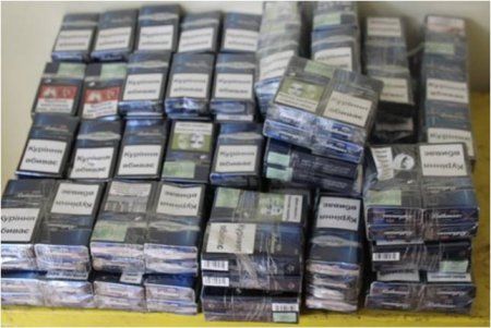 На Закарпатті прикордонники виявили понад 4 тис пачок цигарок, які планували незаконно переправити до Румунії 