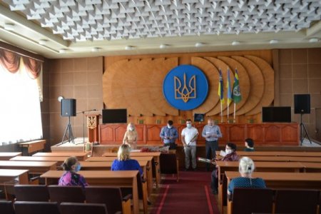 У Тячівській РДА вручено почесні нагороди "Мати-героїня" багатодітним жінкам району