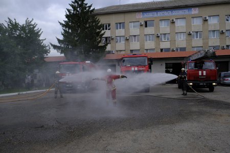 На пенсію колегу проводили закарпатські вогнеборці