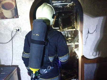 Під час пожежі в Хусті начальник караулу врятував життя господареві (Фото)