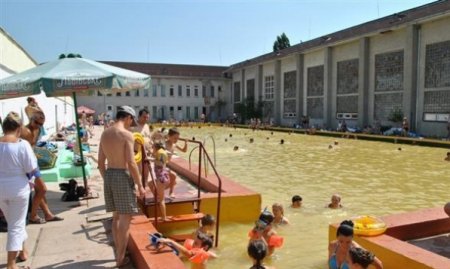 Термальний басейн в Мукачеві з незрозумілих причин не працює вже три роки  (відео)