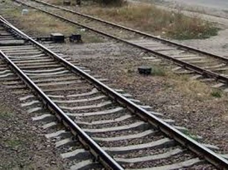 На Закарпатті поблизу залізничної колії виявлено понівечене тіло чоловіка