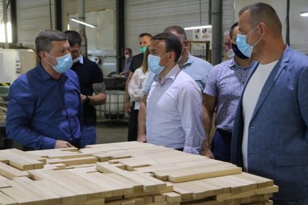 Голова Закарпатської ОДА перевірив меблеву фабрику «Клен»