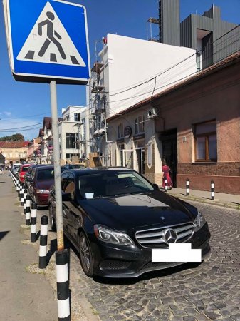 Порушників правил паркування штрафують у Мукачеві (фото)
