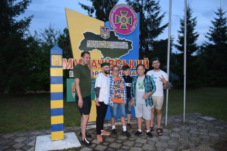 Відомі артисти відвідали прикордонні підрозділи Мукачівського загону
