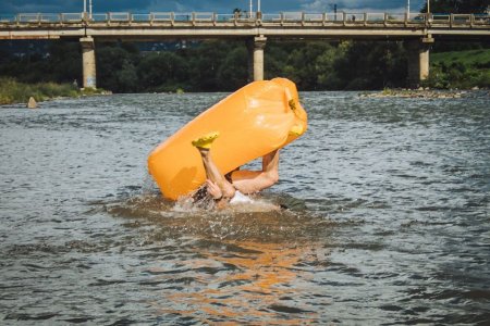 "Ужгородська Регата" 2020: в Ужгороді відбулися змагання на саморобних плавзасобах (ФОТО)