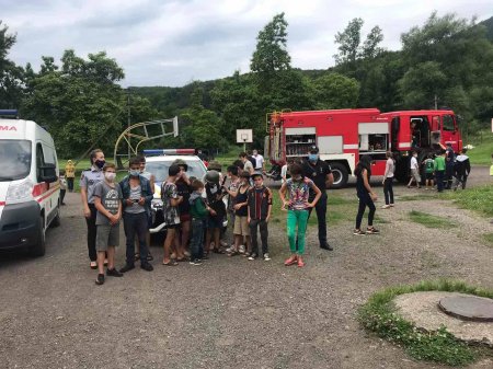 Перечинські рятувальники долучилися до проведення громадської Акції "З любов'ю до дітей"