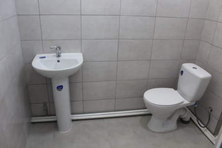 На Виноградівщині в школах продовжують облаштовувати вбиральні (фото)
