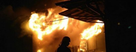 На Тячівщині вночі горіла пилорама На Тячівщині вночі горіла пилорама