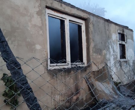 Пожежу гасили більше 6 годин: У Хусті згорів будинок (Фото)