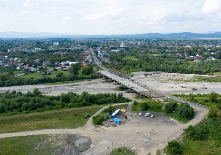 Фото дня! На Тячівщині нарешті розпочали добудовувати автомобільний міст