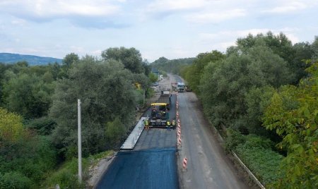 В заторах по дві години: Велике будівництво доріг продовжується на Тячівщині