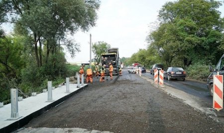 В заторах по дві години: Велике будівництво доріг продовжується на Тячівщині