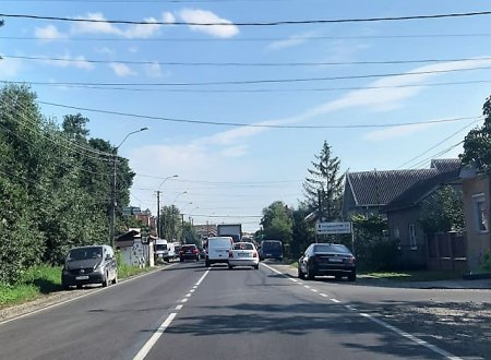 ШБУ-77 продовжує капітальний ремонт дороги М-23, що ускладнило рух авто у Виноградові 
