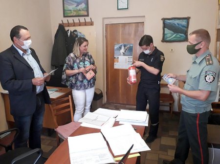 Міжгірські рятувальники провели інструктаж для працівників філії Державної установи «Центр пробації»