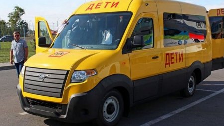 Росіяни вирішили возити дітей у пластикових мікроавтобусах