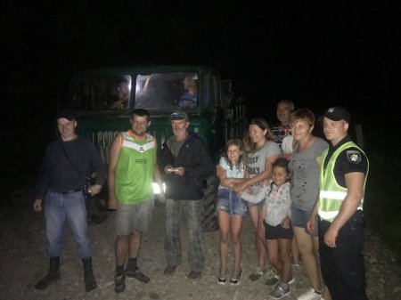 Гірські рятувальники надали допомогу групі туристів із двома дітьми