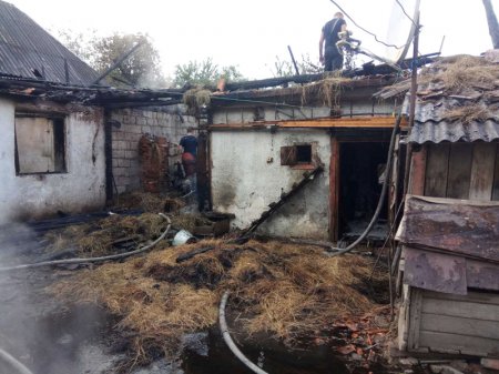 Хустські рятувальники за добу загасили дві пожежі в житловому секторі