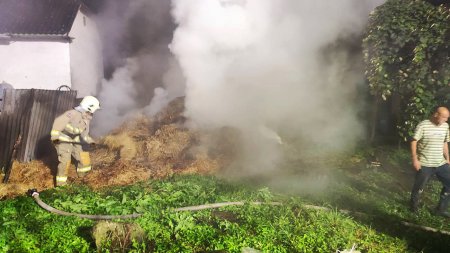 Сьогодні вночі виноградівські вогнеборці гасили копицю сіна