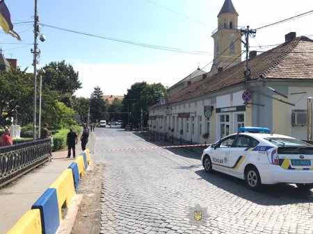 Поліцейські перевірили «заміновані» будівлі на Закарпатті: вибухівки не знайдено