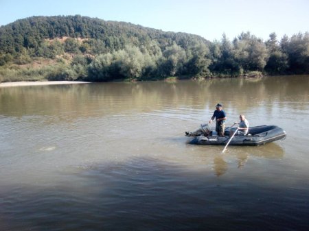 На Виноградівщині водолази шукають хлопчика, який потонув під час купання в Тисі