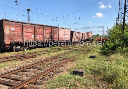 На Закарпатті потяг зійшов з рейок (фото, відео)