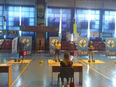 З нагоди Дня Незалежності України в Ужгороді відбулися змагання із гирьового спорту (фото)