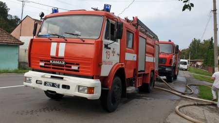 Бійці ДСНС ліквідували пожежу в житловому будинку в Мукачеві