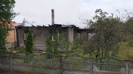 Бійці ДСНС ліквідували пожежу в житловому будинку в Мукачеві