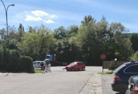 В Ужгороді трапилось ДТП: один автомобіль опинився у кюветі (фото)