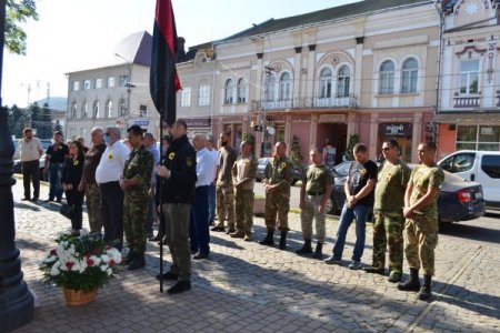 У Тячеві відбувся мітинг - реквієм до Дня пам'яті загиблих захисників України 