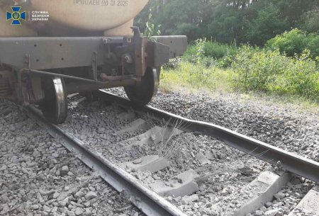 Теракт на Житомирщині: СБУ розслідує спробу підриву потягу (фото)